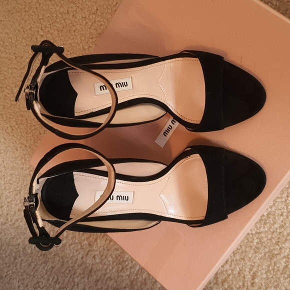 Heels - Picture 5 of 9